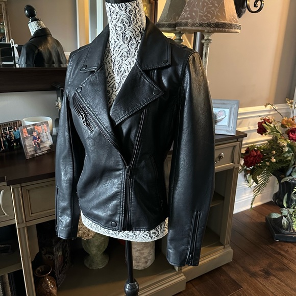 Black leather jacket - Picture 2 of 9